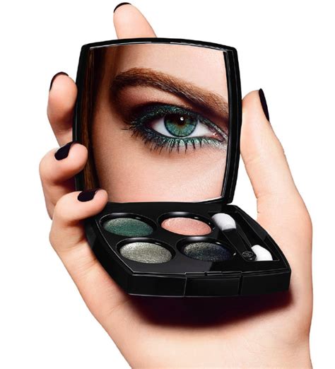 Chanel make up application